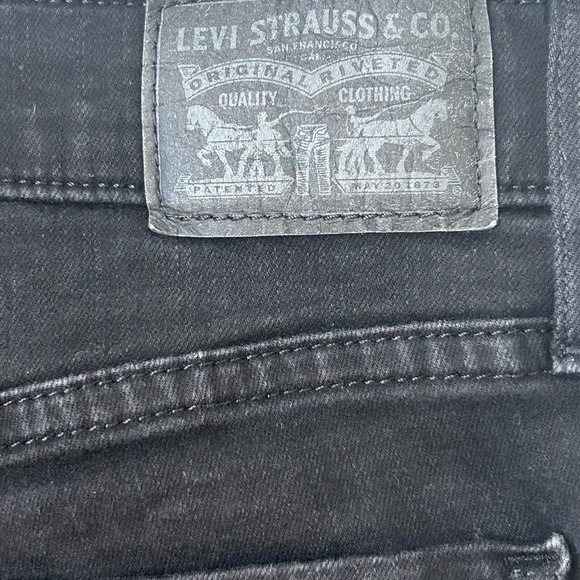 EUC Levi’s 311 Shaping Skinny Women’s Jeans - Picture 8 of 8